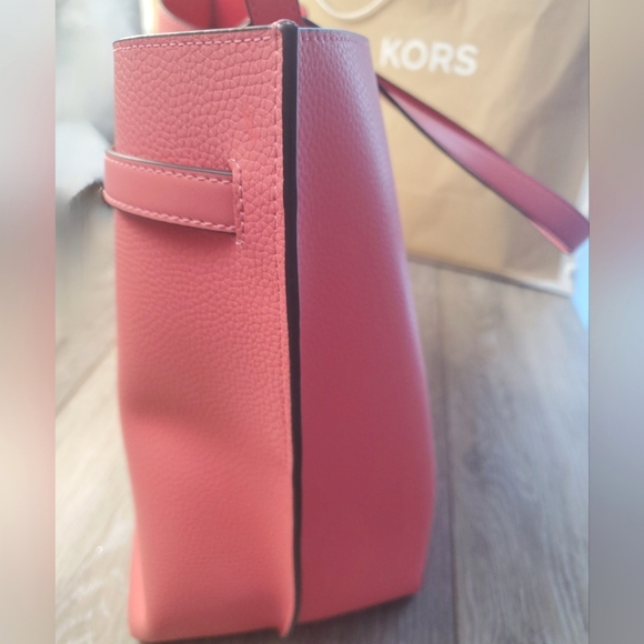 NEW beautiful Michael Kors large Emelia tote Grapefruit (light coral) - Picture 10 of 16